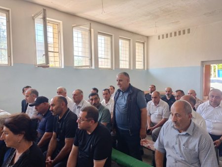 Laçın Rayon İcra Hakimiyyətinin başçısı Aqil Nəzərlinin növbəti görüşü-səyyar qəbulu Bakı şəhərinin Suraxanı rayonu ərazisində keçirildi. 25.06.2025