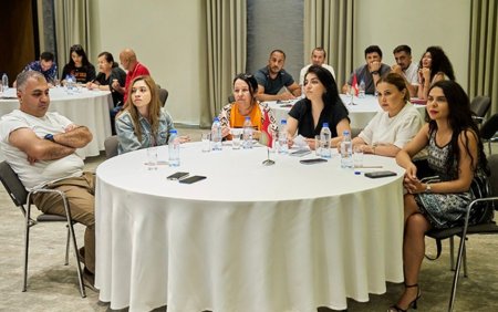 “Nar” milli mətbuatın 150 illiyini media nümayəndələri ilə qeyd edib