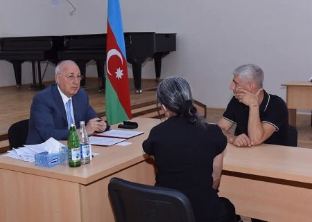 Avqustun 15-də Sumqayıt Şəhər İcra Hakimiyyətinin başçısı Zakir Fərəcovun rəhbərliyi ilə 4-cü mikrorayonda sakinlərlə növbəti səyyar qəbul-görüş təşkil olunub