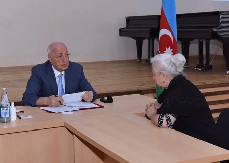 Avqustun 15-də Sumqayıt Şəhər İcra Hakimiyyətinin başçısı Zakir Fərəcovun rəhbərliyi ilə 4-cü mikrorayonda sakinlərlə növbəti səyyar qəbul-görüş təşkil olunub