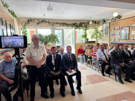 Laçın Rayon İcra Hakimiyyətinin başçısı Aqil Nəzərlinin növbəti görüşü-səyyar qəbulu Ağcabədi rayonunun Taxta Körpü ərazisindəki 552 ailəlik qəsəbədə keçirildi. 04.09.2025