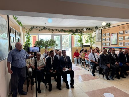 Laçın Rayon İcra Hakimiyyətinin başçısı Aqil Nəzərlinin növbəti görüşü-səyyar qəbulu Ağcabədi rayonunun Taxta Körpü ərazisindəki 552 ailəlik qəsəbədə keçirildi. 04.09.2025