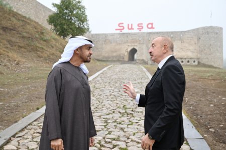 Prezidentlər Şuşa qalasının önündə foto çəkdirdilər