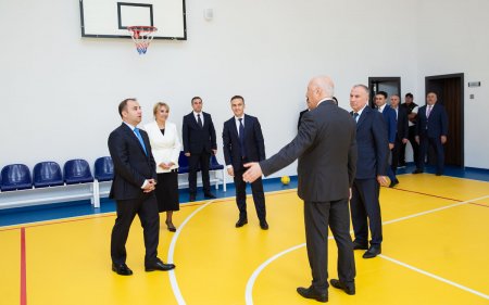 Sumqayıtda 36 nömrəli tam orta məktəbin yenidənqurmadan sonra açılışı olub