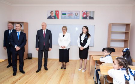 Sumqayıtda 36 nömrəli tam orta məktəbin yenidənqurmadan sonra açılışı olub