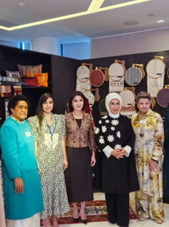 Leyla və Arzu Əliyevalar Nyu-Yorkda sərgidə iştirak etdilər