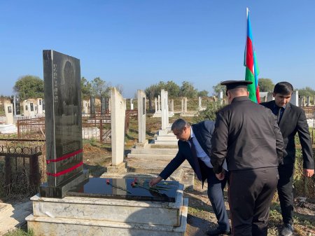 27 sentyabr – Milli Anım Günü münasibətilə Ağcabədi bələdiyyəsinin sədri İsmayıl Rəsulov şəhidlərin məzarını ziyarət edib.