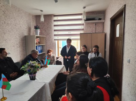 8 Noyabr - Zəfər Gününün beşinci ildönümü ilə bağlı Laçın Rayon İcra Hakimiyyəti başçısının Mişni kənd inzibati ərazi dairəsi üzrə nümayəndəliyi tərəfindən dəyirmi masa təşkil edilmişdir. 