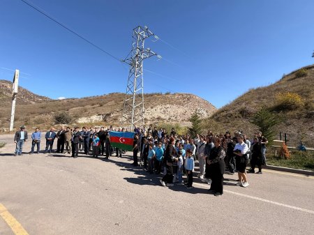 Laçın Rayon İcra Hakimiyyəti başçısının Zabux kənd inzibati ərazi dairəsi üzrə namizədliyinin təşkilatçılığı ilə işğaldan azad olunmuş Zabux kəndində 8 noyabr "Zəfər Günü"nün 5-ci il dönümü münasibətilə tədbirlər keçilirmişdir.