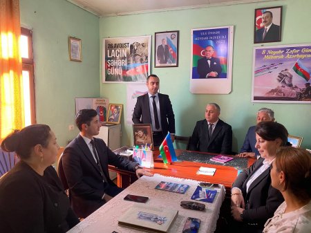 Bu gün Laçın rayonu Kamallı kənd icra nümayəndəliyinin iş otağında Zəfər gününün beşinci ildönümünə həsr olunmuş dəyirmi masa ətrafında sakinlərimizlə maarifləndirici tədbir  keçirilmişdir.