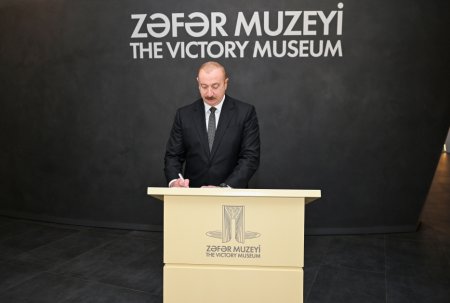 Prezident və Mehriban Əliyeva Zəfər muzeyinin açılışında - FOTOLAR