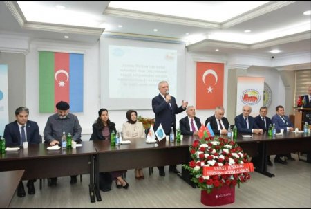 Azərbaycan Kürdlərini tədbirdə Ronahi Kürd Mədəniyyət Mərkəzinin sədri Zabit Məmmədov təmsil etmişdir