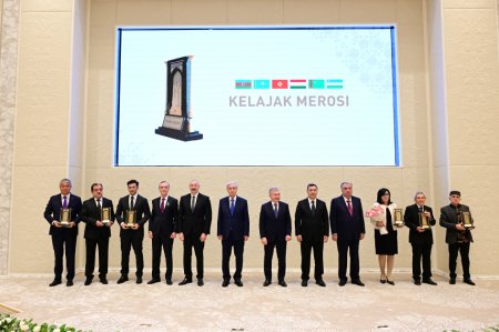İlham Əliyev Beynəlxalq Mükafatın təqdimat mərasimində - FOTO