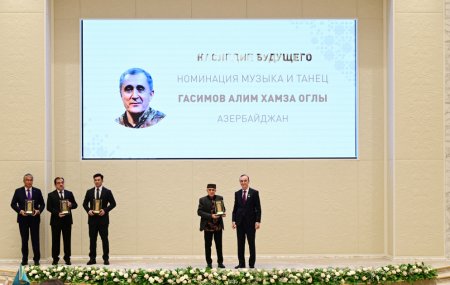 İlham Əliyev Beynəlxalq Mükafatın təqdimat mərasimində - FOTO
