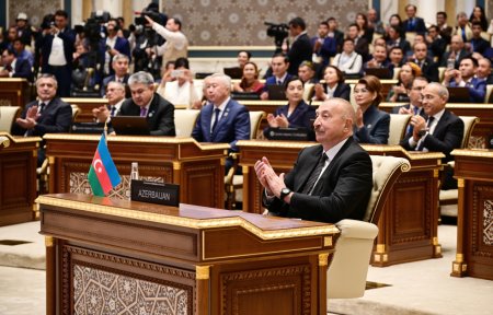 İlham Əliyev Beynəlxalq Mükafatın təqdimat mərasimində - FOTO