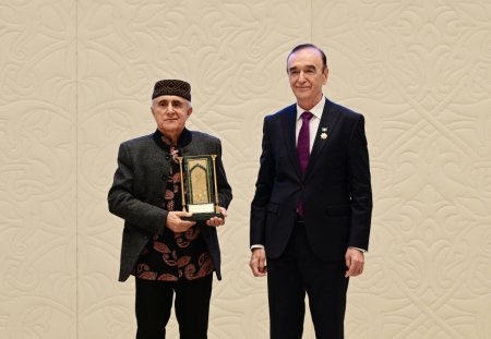 İlham Əliyev Beynəlxalq Mükafatın təqdimat mərasimində - FOTO