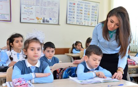 Müəllimin 8 saatlıq iş rejimi şagirdlərə nə vəd edir...