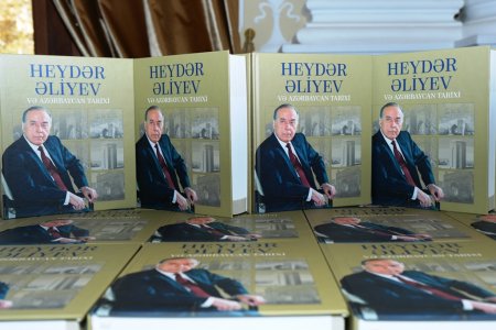 Paytaxt məktəblilərinin müəllifi olduğu növbəti kitabın təqdimatından - FOTOLAR