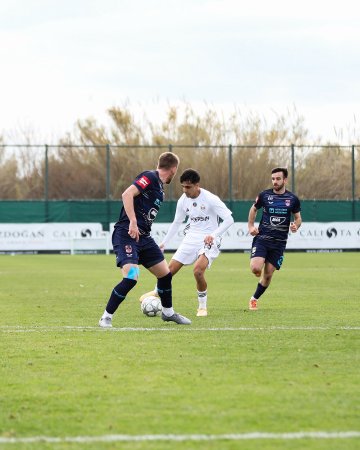 Qurban Qurbanov 16 və 19 yaşlı futbolçuları meydana buraxdı - Foto