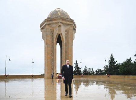 Prezident Şəhidlər xiyabanını ziyarət etdi - FOTOLAR