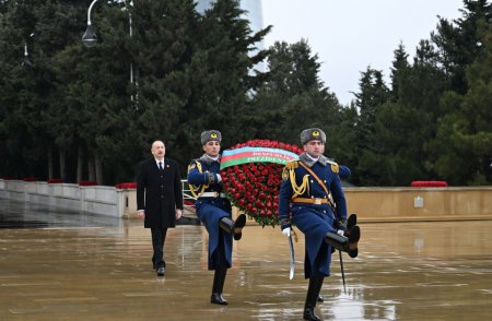 Prezident Şəhidlər xiyabanını ziyarət etdi - FOTOLAR