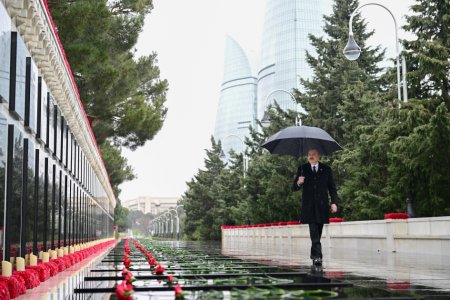 Prezident Şəhidlər xiyabanını ziyarət etdi - FOTOLAR