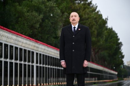 Prezident Şəhidlər xiyabanını ziyarət etdi - FOTOLAR