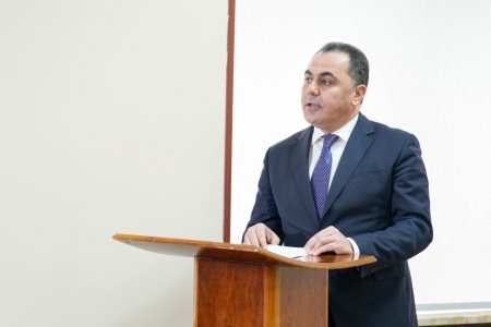 Baş nazir kollektivə təqdim edildi