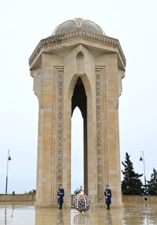 ABŞ Vitse-prezidenti Şəhidlər xiyabanını ziyarət etdi