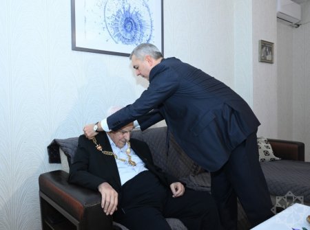 Heydər Əliyev” ordeni Nəriman Həsənzadəyə təqdim edildi