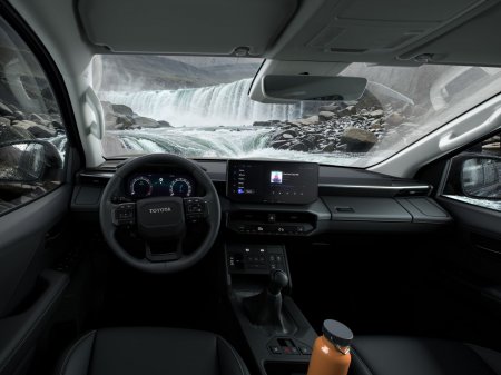 Tamamilə yeni “Toyota Hilux” Azərbaycanda təqdim olunub - Fotolar