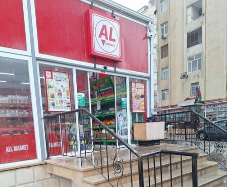 Nəsimi rayonu, Cavadxan 48 ünvanında yerləşən Al Market mağazasında müştəriyə qarşı qeyri-etik davranış qeydə alınıb.