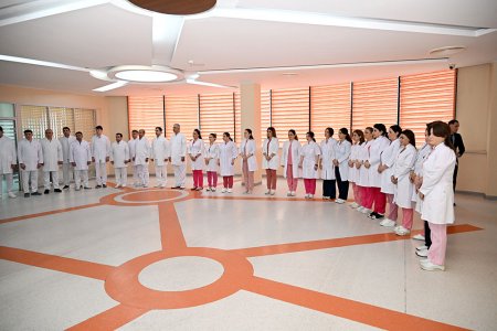 Zakir Həsənov müalicə olunan hərbi qulluqçuları ziyarət etdi