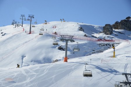 Yazın ortasında Azərbaycana 1 metrə yaxın qar yağdı
