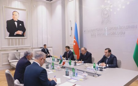 Kamran Əliyev İran səfirini qəbul etdi