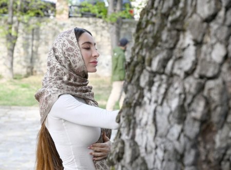 Leyla və Arzu Əliyevalar Xan məscidini ziyarət ediblər