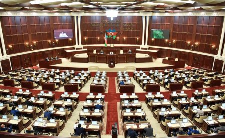 Deputatlar bu gün 8 vacib məsələni müzakirə edəcəklər
