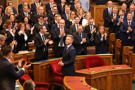Macarıstanda Nazir və deputatların maaşı iki dəfə azaldıldı 