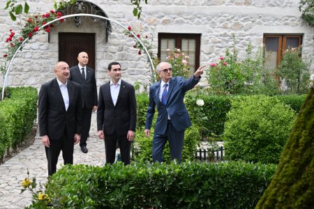 Bülbülün ev-muzeyinə getdilər - Fotolar