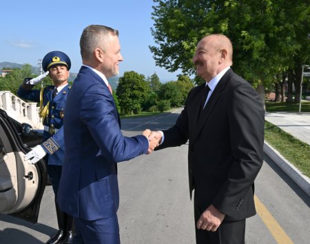 İlham Əliyev Slovakiya Prezidentini Şuşada qarşıladı