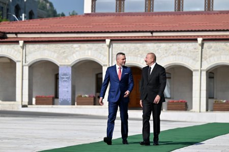 İlham Əliyev Slovakiya Prezidentini Şuşada qarşıladı