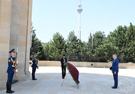Peter Pelleqrin Şəhidlər Xiyabanını ziyarıət etdi - FOTO