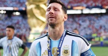 Messi karyerasını başa vurdu