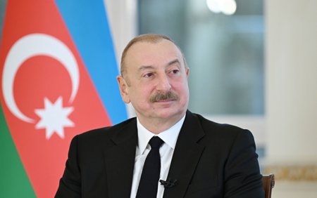 Prezident həmkarını təbrik etdi