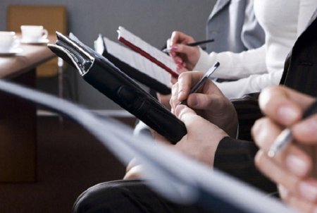 Parlament jurnalistləri üçün qaydalar sərtləşdi: ciddi geyimdə gəlin!