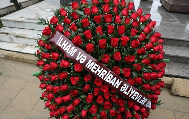 Prezident və Birinci xanım Xalq artistinin vida mərasiminə əklil göndərdi