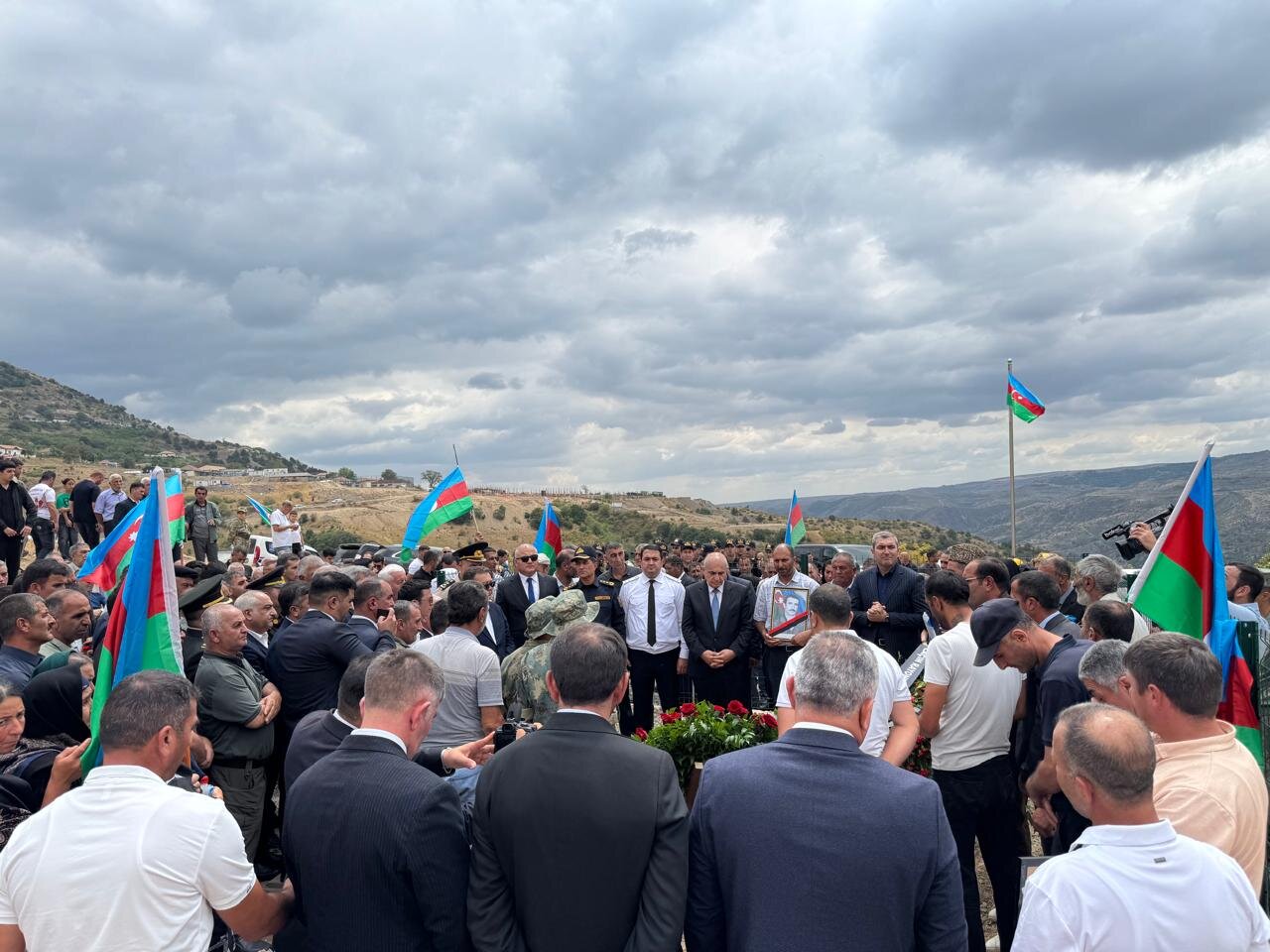 Şəxsiyyəti müəyyənləşdirilən şəhid Cümşüd Məmmədovun nəşinin qalıqları Laçında dəfn olunub.