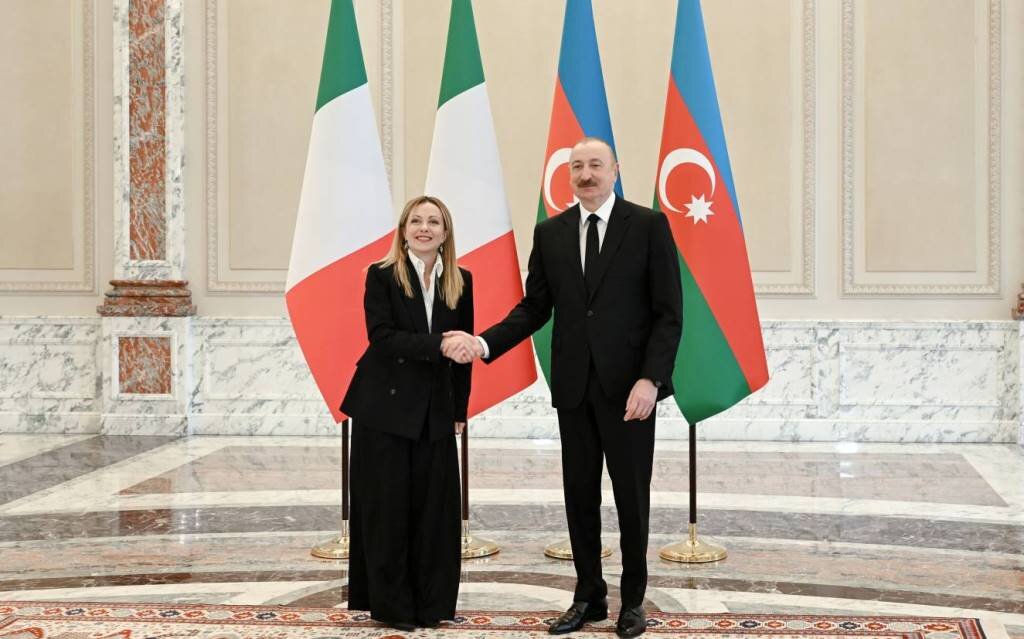 İlham Əliyev Melonini təbrik etdi